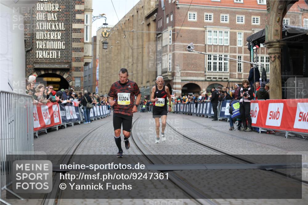 05.10.2025 - 20. swb-Marathon Bremen Yannick Fuchs http://msf.ph/oto/9247361 05.10.2025 10:43:21 Ziel 9006, 10474, 10541, 10553, 10979, 11304 meine-sportfotos.de
