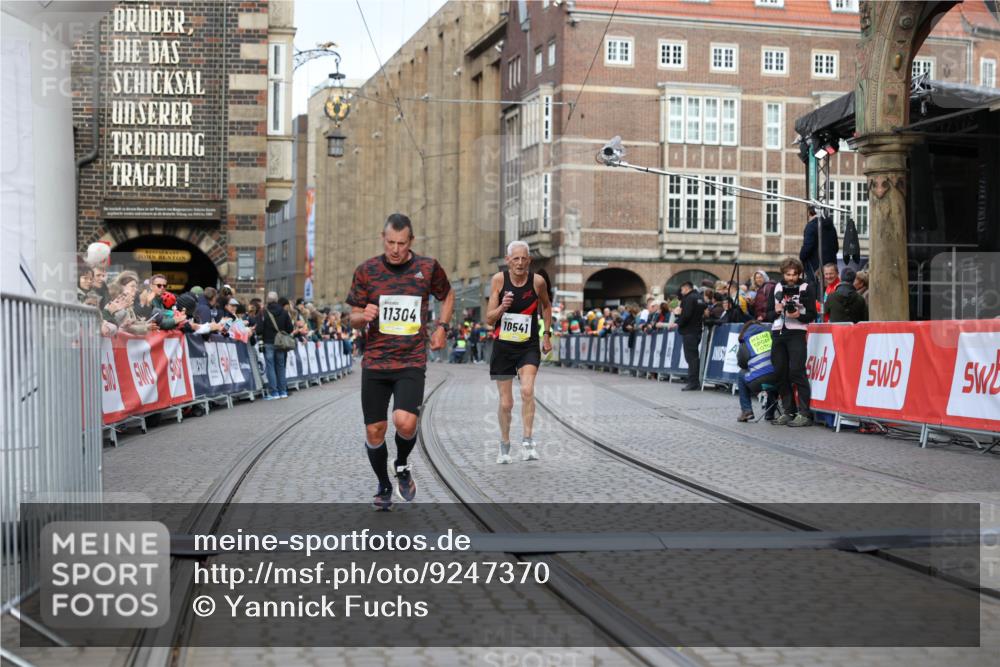 05.10.2025 - 20. swb-Marathon Bremen Yannick Fuchs http://msf.ph/oto/9247370 05.10.2025 10:43:21 Ziel 9006, 10474, 10541, 10553, 10979, 11304 meine-sportfotos.de