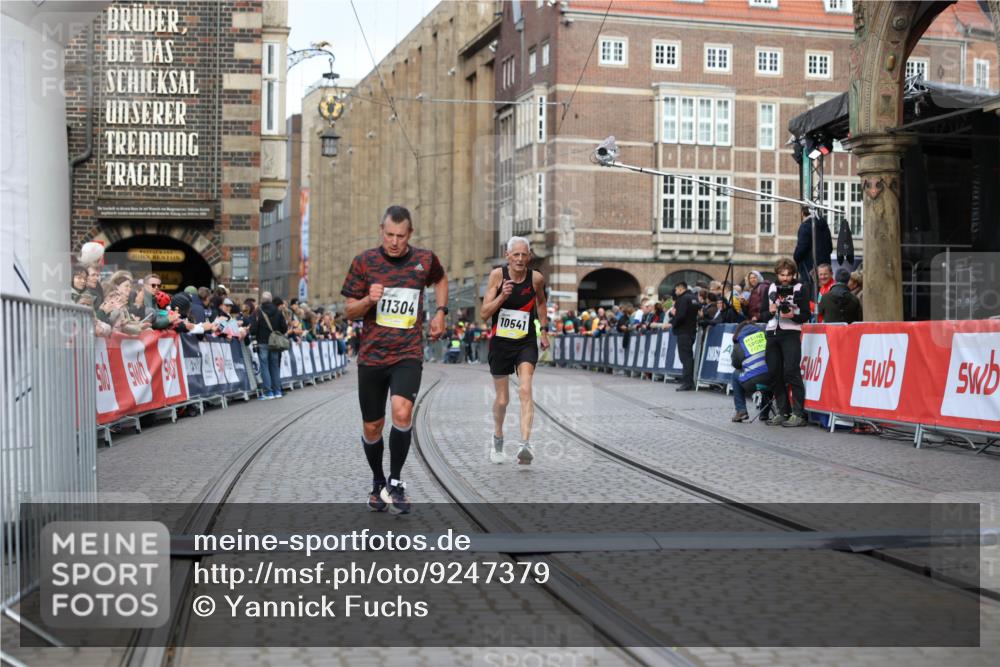 05.10.2025 - 20. swb-Marathon Bremen Yannick Fuchs http://msf.ph/oto/9247379 05.10.2025 10:43:21 Ziel 9006, 10474, 10541, 10553, 10979, 11304 meine-sportfotos.de