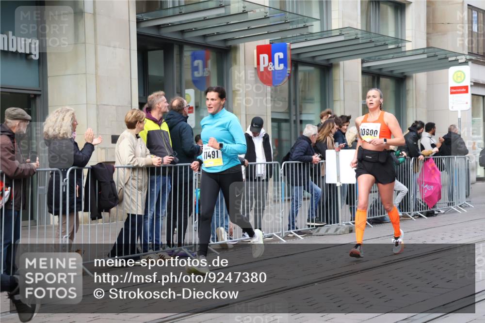 05.10.2025 - 20. swb-Marathon Bremen Strokosch-Dieckow http://msf.ph/oto/9247380 05.10.2025 10:52:01 Ziel 8888, 9172, 9196, 9226, 9584, 9852, 9903, 9955, 9987, 10038, 10240, 10241, 10327, 10388, 10438, 10507, 10608, 10668, 10719, 10727, 10900, 10927, 10942, 11128, 11283, 11387, 11413, 11458, 11491, 11528, 11641, 11665, 8888, 9172, 9196, 9226, 9584, 9852, 9903, 9955, 9987, 10038, 10240, 10241, 10327, 10388, 10438, 10507, 10608, 10668, 10719, 10727, 10900, 10927, 10942, 11128, 11283, 11387, 11413, 11458, 11491, 11528, 11641, 11665 meine-sportfotos.de