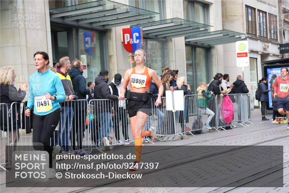 05.10.2025 - 20. swb-Marathon Bremen Strokosch-Dieckow http://msf.ph/oto/9247397 05.10.2025 10:52:02 Ziel 8888, 9172, 9196, 9584, 9852, 9903, 9955, 9987, 10038, 10240, 10241, 10327, 10388, 10438, 10507, 10608, 10668, 10719, 10727, 10900, 10927, 10942, 11128, 11283, 11387, 11413, 11458, 11491, 11528, 11641, 11665, 8888, 9172, 9196, 9584, 9852, 9903, 9955, 9987, 10038, 10240, 10241, 10327, 10388, 10438, 10507, 10608, 10668, 10719, 10727, 10900, 10927, 10942, 11128, 11283, 11387, 11413, 11458, 11491, 11528, 11641, 11665 meine-sportfotos.de