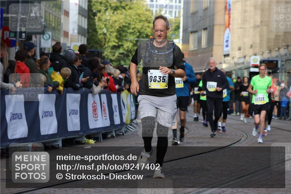 05.10.2025 - 20. swb-Marathon Bremen Strokosch-Dieckow http://msf.ph/oto/9247402 05.10.2025 10:59:21 Ziel 9183, 9454, 9635, 10391, 10407, 11006, 11007, 11400, 11728 meine-sportfotos.de