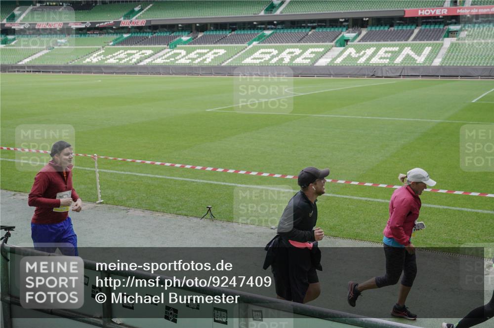 05.10.2025 - 20. swb-Marathon Bremen Michael Burmester http://msf.ph/oto/9247409 05.10.2025 10:38:36 Laufen im Stadion 7621, 8574, 9182, 9184, 9189, 9210, 9229, 9235, 9237, 9269, 9300, 9322, 9324, 9331, 9335, 9379, 9394, 9398, 9409, 9432, 9468, 9486, 9498, 9642, 9647, 9660, 9684, 9707, 9750, 9752, 9771, 9782, 9813, 9846, 9858, 9890, 9915, 9940, 9978, 10033, 10056, 10098, 10106, 10130, 10142, 10167, 10205, 10213, 10278, 10297, 10404, 10405, 10437, 10439, 10446, 10478, 10483, 10485, 10511, 10529, 10530, 10551, 10595, 10598, 10623, 10678, 10711, 10713, 10734, 10803, 10804, 10825, 10853 meine-sportfotos.de