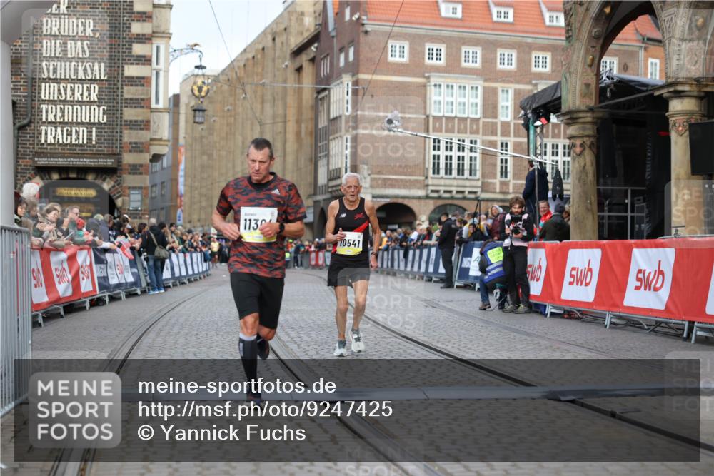 05.10.2025 - 20. swb-Marathon Bremen Yannick Fuchs http://msf.ph/oto/9247425 05.10.2025 10:43:22 Ziel 10474, 10541, 10979, 11304 meine-sportfotos.de