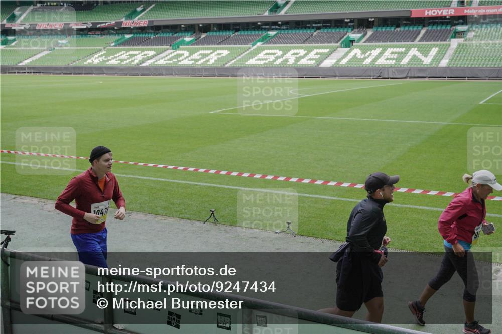 05.10.2025 - 20. swb-Marathon Bremen Michael Burmester http://msf.ph/oto/9247434 05.10.2025 10:38:36 Laufen im Stadion 7621, 8574, 9182, 9184, 9189, 9210, 9229, 9235, 9237, 9269, 9300, 9322, 9324, 9331, 9335, 9379, 9394, 9398, 9409, 9432, 9468, 9486, 9498, 9642, 9647, 9660, 9684, 9707, 9750, 9752, 9771, 9782, 9813, 9846, 9858, 9890, 9915, 9940, 9978, 10033, 10056, 10098, 10106, 10130, 10142, 10167, 10205, 10213, 10278, 10297, 10404, 10405, 10437, 10439, 10446, 10478, 10483, 10485, 10511, 10529, 10530, 10551, 10595, 10598, 10623, 10678, 10711, 10713, 10734, 10803, 10804, 10825, 10853 meine-sportfotos.de
