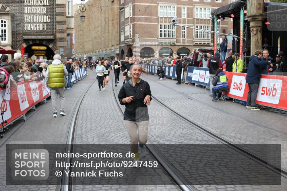 05.10.2025 - 20. swb-Marathon Bremen Yannick Fuchs http://msf.ph/oto/9247459 05.10.2025 10:52:33 Ziel 9172, 9584, 9987, 10241, 10507, 10608, 10719, 11528, 11665 meine-sportfotos.de