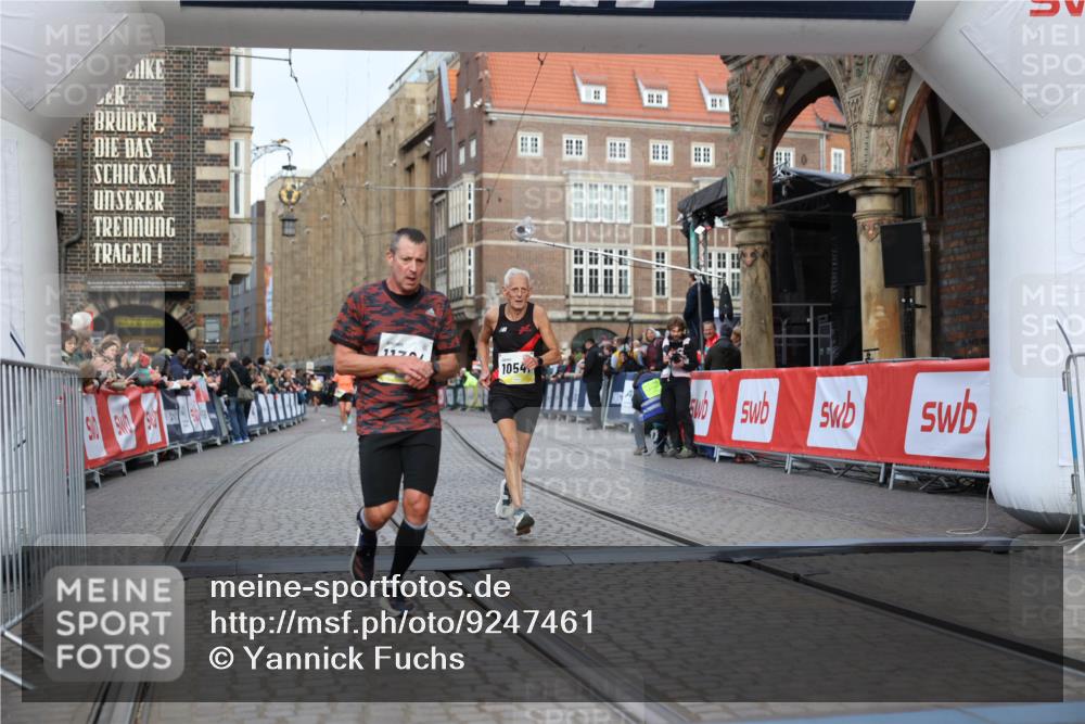 05.10.2025 - 20. swb-Marathon Bremen Yannick Fuchs http://msf.ph/oto/9247461 05.10.2025 10:43:22 Ziel 10474, 10541, 10979, 11304 meine-sportfotos.de