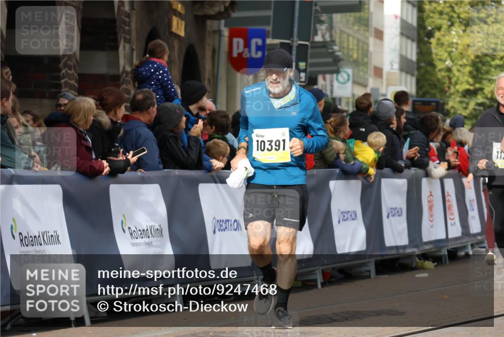 05.10.2025 - 20. swb-Marathon Bremen Strokosch-Dieckow http://msf.ph/oto/9247468 05.10.2025 10:59:26 Ziel 9635, 9737, 10391, 10809, 11251, 11657, 11728 meine-sportfotos.de