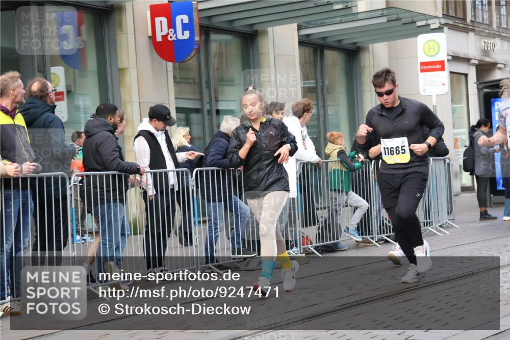 05.10.2025 - 20. swb-Marathon Bremen Strokosch-Dieckow http://msf.ph/oto/9247471 05.10.2025 10:52:06 Ziel 8888, 9172, 9439, 9584, 9903, 9955, 9987, 10038, 10241, 10327, 10388, 10507, 10548, 10608, 10719, 10900, 10927, 10942, 11128, 11283, 11387, 11413, 11458, 11491, 11528, 11665, 8888, 9172, 9439, 9584, 9903, 9955, 9987, 10038, 10241, 10327, 10388, 10507, 10548, 10608, 10719, 10900, 10927, 10942, 11128, 11283, 11387, 11413, 11458, 11491, 11528, 11665 meine-sportfotos.de