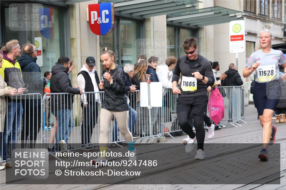05.10.2025 - 20. swb-Marathon Bremen Strokosch-Dieckow http://msf.ph/oto/9247486 05.10.2025 10:52:06 Ziel 8888, 9172, 9439, 9584, 9903, 9955, 9987, 10038, 10241, 10327, 10388, 10507, 10548, 10608, 10719, 10900, 10927, 10942, 11128, 11283, 11387, 11413, 11458, 11491, 11528, 11665, 8888, 9172, 9439, 9584, 9903, 9955, 9987, 10038, 10241, 10327, 10388, 10507, 10548, 10608, 10719, 10900, 10927, 10942, 11128, 11283, 11387, 11413, 11458, 11491, 11528, 11665 meine-sportfotos.de
