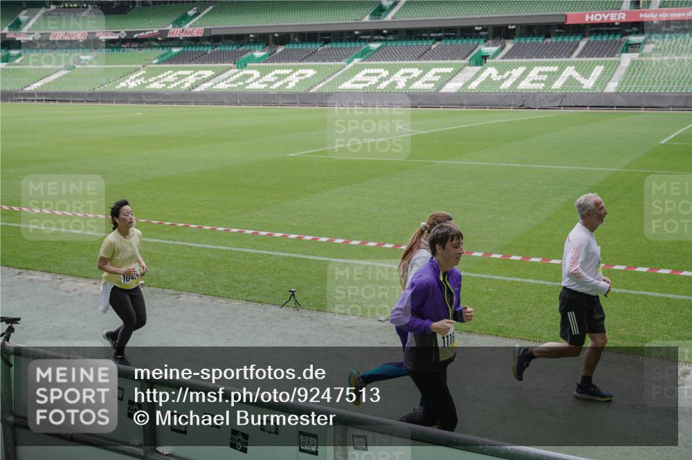 05.10.2025 - 20. swb-Marathon Bremen Michael Burmester http://msf.ph/oto/9247513 05.10.2025 10:38:42 Laufen im Stadion 7788, 8123, 8574, 9182, 9184, 9189, 9210, 9229, 9235, 9269, 9300, 9322, 9324, 9331, 9335, 9379, 9394, 9398, 9409, 9432, 9468, 9498, 9647, 9660, 9684, 9707, 9750, 9752, 9771, 9782, 9813, 9846, 9858, 9890, 9915, 9927, 9940, 9978, 10033, 10106, 10130, 10142, 10167, 10205, 10213, 10278, 10297, 10404, 10405, 10437, 10439, 10446, 10478, 10483, 10485, 10511, 10529, 10530, 10551, 10595, 10598, 10623, 10678, 10711, 10734, 10803, 10804, 10825, 10853, 9486, 10056, 10098 meine-sportfotos.de