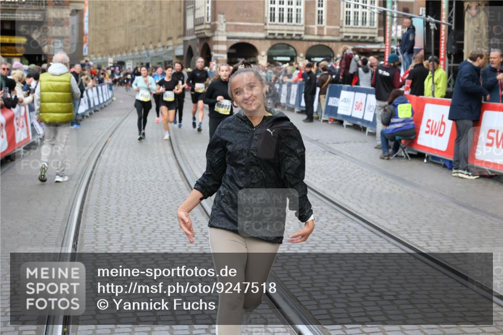 05.10.2025 - 20. swb-Marathon Bremen Yannick Fuchs http://msf.ph/oto/9247518 05.10.2025 10:52:34 Ziel 9172, 9584, 10241, 10327, 10507, 10608, 10719, 11528, 11665 meine-sportfotos.de