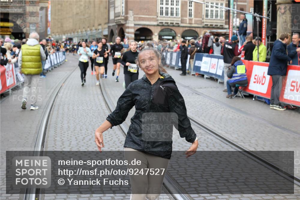 05.10.2025 - 20. swb-Marathon Bremen Yannick Fuchs http://msf.ph/oto/9247527 05.10.2025 10:52:34 Ziel 9172, 9584, 10241, 10327, 10507, 10608, 10719, 11528, 11665 meine-sportfotos.de