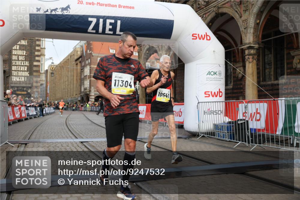 05.10.2025 - 20. swb-Marathon Bremen Yannick Fuchs http://msf.ph/oto/9247532 05.10.2025 10:43:24 Ziel 10474, 10541, 10979, 11304 meine-sportfotos.de
