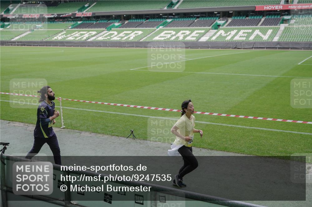 05.10.2025 - 20. swb-Marathon Bremen Michael Burmester http://msf.ph/oto/9247535 05.10.2025 10:38:43 Laufen im Stadion 7788, 8123, 8574, 9182, 9184, 9189, 9210, 9229, 9235, 9269, 9300, 9322, 9324, 9331, 9335, 9379, 9394, 9398, 9409, 9432, 9468, 9498, 9647, 9660, 9684, 9707, 9750, 9752, 9771, 9782, 9813, 9846, 9858, 9890, 9915, 9927, 9940, 9978, 10033, 10106, 10130, 10142, 10167, 10205, 10213, 10278, 10297, 10404, 10405, 10437, 10439, 10446, 10478, 10483, 10485, 10511, 10529, 10530, 10551, 10595, 10598, 10623, 10678, 10734, 10803, 10804, 10825, 10853, 9486, 10056, 10098 meine-sportfotos.de