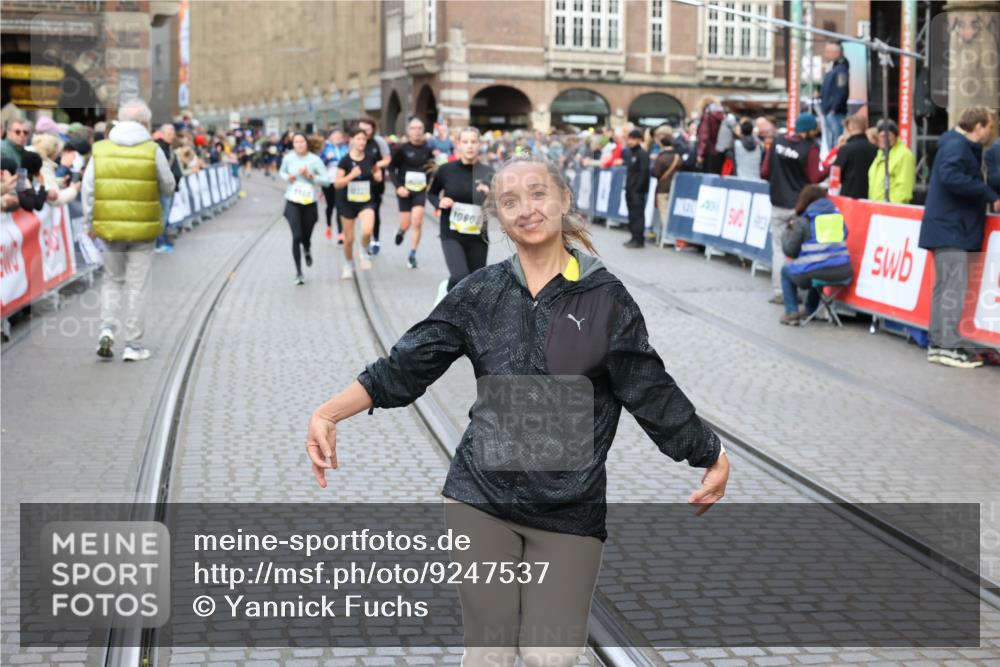 05.10.2025 - 20. swb-Marathon Bremen Yannick Fuchs http://msf.ph/oto/9247537 05.10.2025 10:52:34 Ziel 9172, 9584, 10241, 10327, 10507, 10608, 10719, 11528, 11665 meine-sportfotos.de