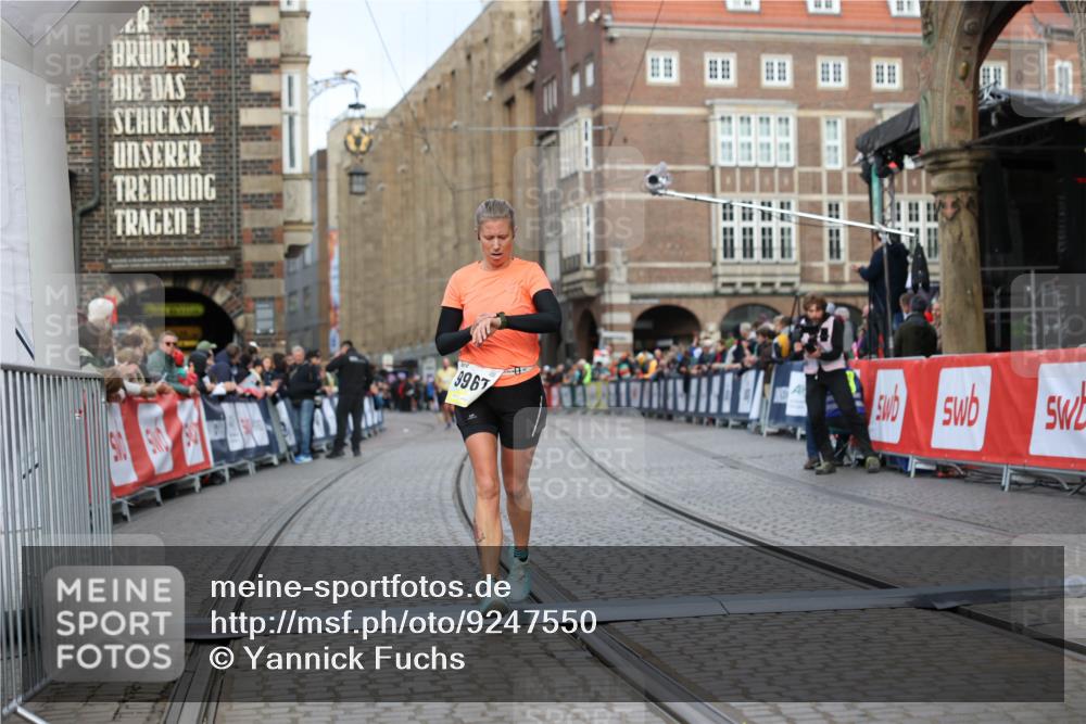 05.10.2025 - 20. swb-Marathon Bremen Yannick Fuchs http://msf.ph/oto/9247550 05.10.2025 10:43:29 Ziel 9967, 10541, 11304 meine-sportfotos.de