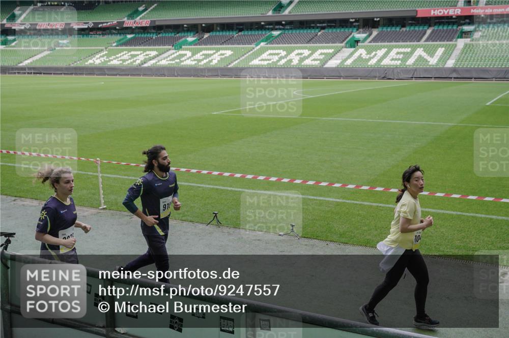 05.10.2025 - 20. swb-Marathon Bremen Michael Burmester http://msf.ph/oto/9247557 05.10.2025 10:38:44 Laufen im Stadion 7788, 8123, 8574, 9182, 9184, 9189, 9210, 9229, 9235, 9269, 9300, 9322, 9324, 9331, 9335, 9379, 9394, 9398, 9409, 9432, 9468, 9498, 9647, 9660, 9684, 9707, 9750, 9752, 9771, 9782, 9813, 9846, 9858, 9890, 9915, 9927, 9940, 9978, 10033, 10106, 10130, 10142, 10167, 10205, 10213, 10278, 10297, 10404, 10405, 10437, 10439, 10446, 10478, 10483, 10511, 10529, 10530, 10551, 10595, 10598, 10623, 10678, 10734, 10803, 10804, 10825, 10853, 9486, 10056, 10098 meine-sportfotos.de