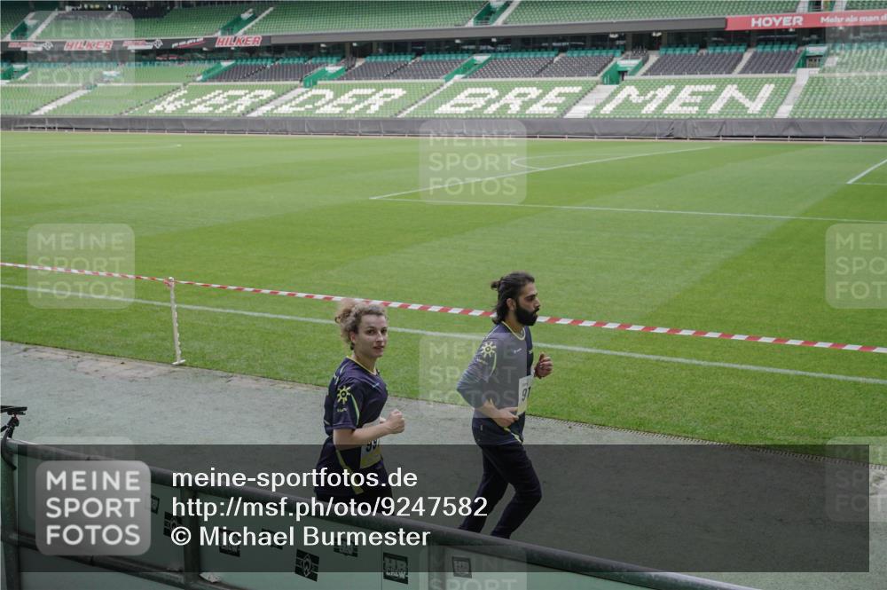 05.10.2025 - 20. swb-Marathon Bremen Michael Burmester http://msf.ph/oto/9247582 05.10.2025 10:38:44 Laufen im Stadion 7788, 8123, 8574, 9182, 9184, 9189, 9210, 9229, 9235, 9269, 9300, 9322, 9324, 9331, 9335, 9379, 9394, 9398, 9409, 9432, 9468, 9498, 9647, 9660, 9684, 9707, 9750, 9752, 9771, 9782, 9813, 9846, 9858, 9890, 9915, 9927, 9940, 9978, 10033, 10106, 10130, 10142, 10167, 10205, 10213, 10278, 10297, 10404, 10405, 10437, 10439, 10446, 10478, 10483, 10511, 10529, 10530, 10551, 10595, 10598, 10623, 10678, 10734, 10803, 10804, 10825, 10853, 9486, 10056, 10098 meine-sportfotos.de