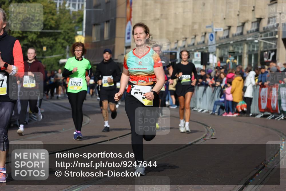 05.10.2025 - 20. swb-Marathon Bremen Strokosch-Dieckow http://msf.ph/oto/9247644 05.10.2025 10:59:30 Ziel 9609, 9737, 9991, 10209, 10391, 10760, 10809, 11251, 11267, 11456, 11657, 11728 meine-sportfotos.de