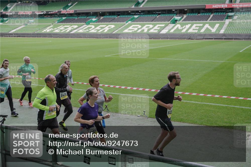 05.10.2025 - 20. swb-Marathon Bremen Michael Burmester http://msf.ph/oto/9247673 05.10.2025 10:38:47 Laufen im Stadion 7788, 8123, 8574, 9182, 9184, 9210, 9229, 9235, 9269, 9300, 9322, 9324, 9331, 9335, 9379, 9394, 9398, 9409, 9432, 9498, 9647, 9660, 9684, 9707, 9750, 9752, 9771, 9782, 9846, 9890, 9915, 9927, 9940, 9978, 9998, 10033, 10106, 10130, 10142, 10167, 10205, 10213, 10278, 10297, 10404, 10405, 10437, 10439, 10446, 10478, 10483, 10498, 10511, 10529, 10530, 10551, 10595, 10598, 10623, 10678, 10734, 10803, 10804, 10825, 10853, 9189, 9210, 9468, 9486, 9813, 9858, 10056, 10098 meine-sportfotos.de