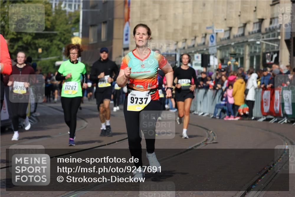 05.10.2025 - 20. swb-Marathon Bremen Strokosch-Dieckow http://msf.ph/oto/9247691 05.10.2025 10:59:30 Ziel 9609, 9737, 9991, 10209, 10391, 10760, 10809, 11251, 11267, 11456, 11657, 11728 meine-sportfotos.de