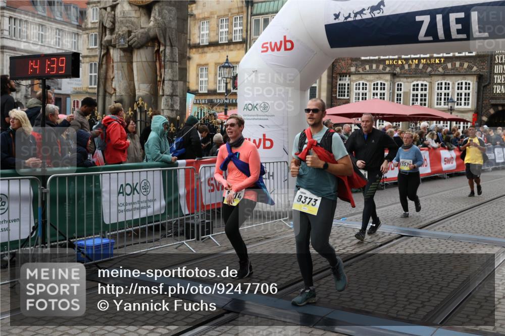 05.10.2025 - 20. swb-Marathon Bremen Yannick Fuchs http://msf.ph/oto/9247706 05.10.2025 11:12:29 Ziel 9373, 9374, 10622, 10899, 11085, 11535 meine-sportfotos.de