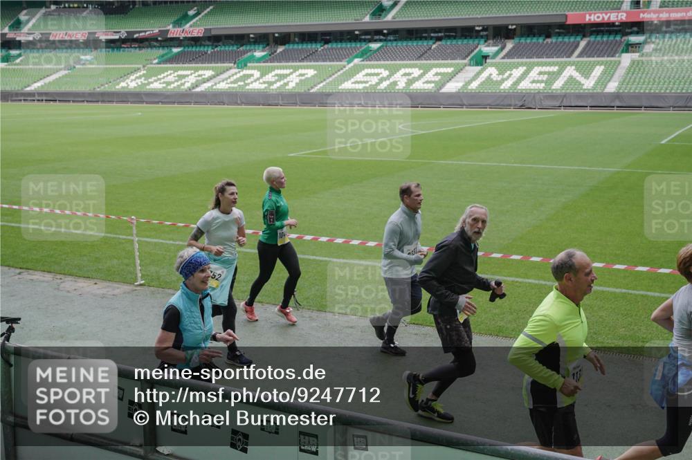 05.10.2025 - 20. swb-Marathon Bremen Michael Burmester http://msf.ph/oto/9247712 05.10.2025 10:38:48 Laufen im Stadion 7788, 8123, 8574, 9182, 9184, 9229, 9235, 9269, 9300, 9322, 9324, 9331, 9335, 9379, 9394, 9398, 9409, 9432, 9498, 9647, 9660, 9684, 9707, 9750, 9752, 9771, 9782, 9846, 9890, 9915, 9927, 9940, 9978, 9998, 10033, 10106, 10130, 10142, 10167, 10205, 10213, 10255, 10278, 10297, 10404, 10405, 10437, 10439, 10446, 10478, 10483, 10498, 10511, 10529, 10530, 10551, 10595, 10598, 10623, 10678, 10734, 10803, 10804, 10825, 10853, 9189, 9210, 9468, 9486, 9813, 9858, 10056, 10098 meine-sportfotos.de