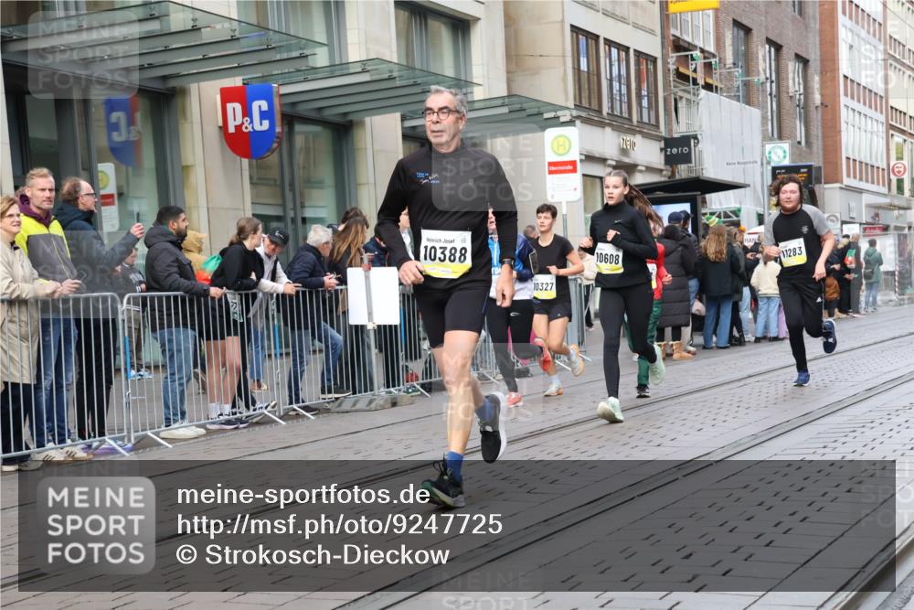 05.10.2025 - 20. swb-Marathon Bremen Strokosch-Dieckow http://msf.ph/oto/9247725 05.10.2025 10:52:15 Ziel 8888, 9172, 9209, 9439, 9517, 9581, 9584, 9903, 10241, 10327, 10388, 10507, 10548, 10608, 10719, 10833, 11012, 11283, 11382, 11387, 11413, 11417, 11528, 11587, 8888, 9172, 9209, 9439, 9517, 9581, 9584, 9903, 10241, 10327, 10388, 10507, 10548, 10608, 10719, 10833, 11012, 11283, 11382, 11387, 11413, 11417, 11528, 11587 meine-sportfotos.de