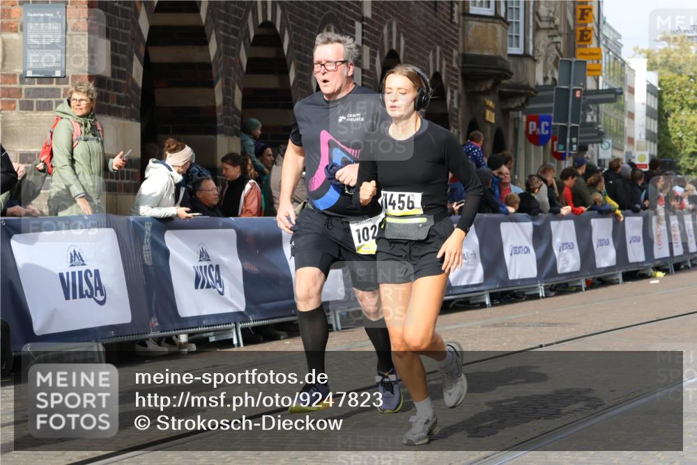 05.10.2025 - 20. swb-Marathon Bremen Strokosch-Dieckow http://msf.ph/oto/9247823 05.10.2025 10:59:38 Ziel 9473, 9609, 9991, 10209, 10420, 10760, 11267, 11456, 11720 meine-sportfotos.de