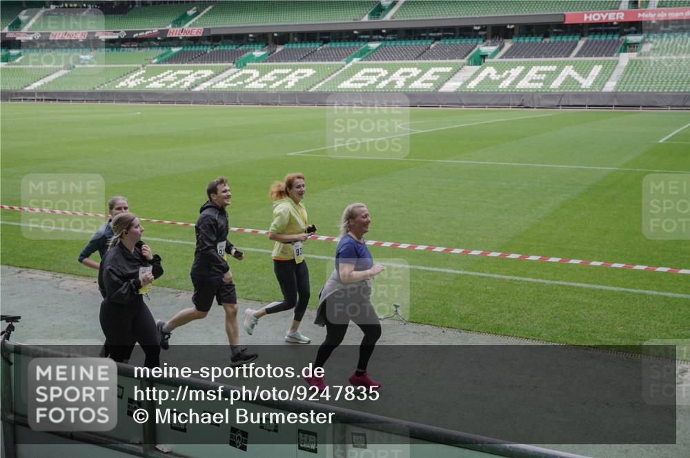 05.10.2025 - 20. swb-Marathon Bremen Michael Burmester http://msf.ph/oto/9247835 05.10.2025 10:38:51 Laufen im Stadion 7788, 8123, 8574, 9182, 9184, 9229, 9235, 9269, 9300, 9322, 9324, 9331, 9335, 9379, 9394, 9398, 9409, 9432, 9498, 9628, 9647, 9660, 9684, 9707, 9750, 9752, 9771, 9782, 9846, 9850, 9890, 9915, 9927, 9940, 9978, 9998, 10033, 10106, 10142, 10167, 10205, 10213, 10255, 10258, 10297, 10404, 10405, 10439, 10446, 10478, 10483, 10498, 10511, 10529, 10530, 10551, 10557, 10623, 10678, 10734, 10803, 10804, 10825, 10853, 9189, 9210, 9468, 9486, 9813, 9858, 10033, 10056, 10098 meine-sportfotos.de