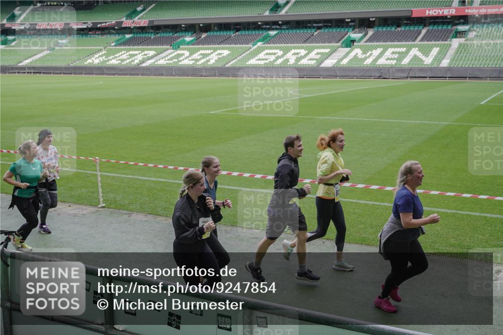 05.10.2025 - 20. swb-Marathon Bremen Michael Burmester http://msf.ph/oto/9247854 05.10.2025 10:38:52 Laufen im Stadion 7199, 7788, 8123, 8574, 9182, 9184, 9229, 9235, 9269, 9300, 9322, 9324, 9331, 9335, 9379, 9394, 9398, 9409, 9432, 9498, 9628, 9647, 9660, 9684, 9707, 9750, 9752, 9765, 9771, 9782, 9846, 9850, 9890, 9915, 9927, 9940, 9978, 9998, 10106, 10142, 10167, 10205, 10213, 10255, 10258, 10297, 10404, 10405, 10439, 10446, 10478, 10483, 10498, 10511, 10529, 10530, 10551, 10557, 10623, 10678, 10734, 10803, 10804, 10825, 10853, 9189, 9210, 9468, 9486, 9813, 9858, 10033, 10056, 10098 meine-sportfotos.de
