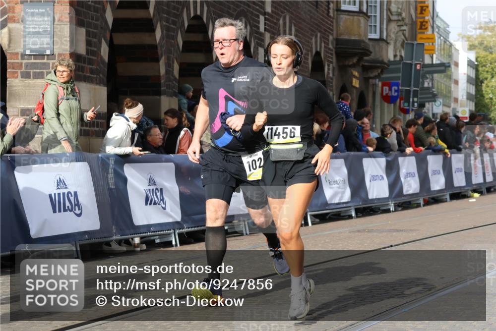 05.10.2025 - 20. swb-Marathon Bremen Strokosch-Dieckow http://msf.ph/oto/9247856 05.10.2025 10:59:38 Ziel 9473, 9609, 9991, 10209, 10420, 10760, 11267, 11456, 11720 meine-sportfotos.de