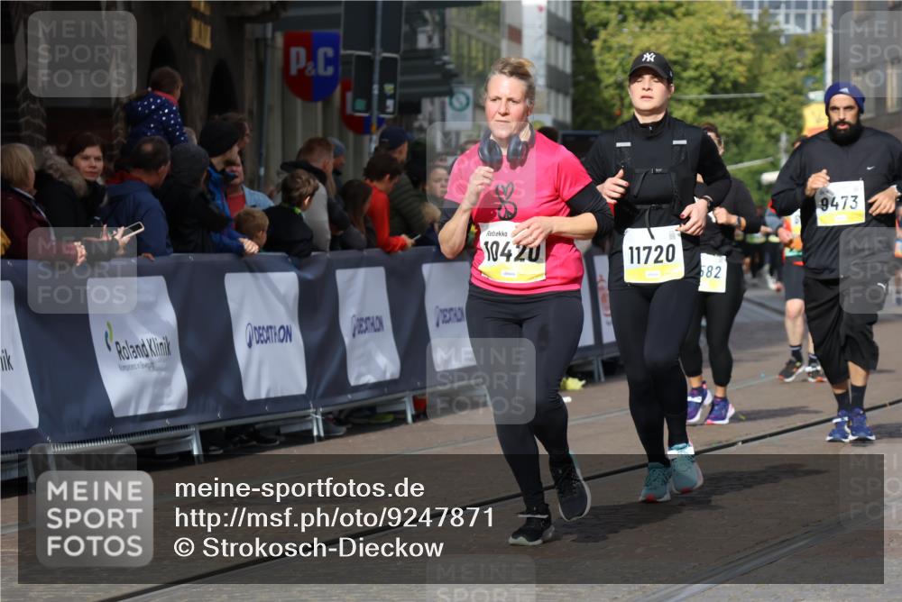 05.10.2025 - 20. swb-Marathon Bremen Strokosch-Dieckow http://msf.ph/oto/9247871 05.10.2025 10:59:41 Ziel 9473, 9991, 10420, 11267, 11456, 11582, 11720 meine-sportfotos.de