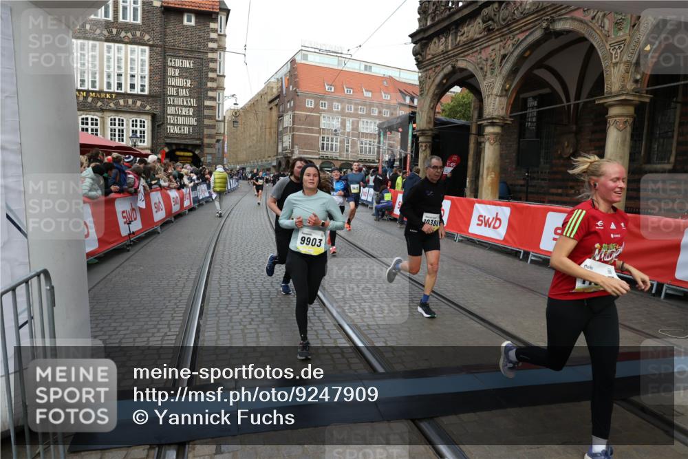 05.10.2025 - 20. swb-Marathon Bremen Yannick Fuchs http://msf.ph/oto/9247909 05.10.2025 10:52:39 Ziel 8888, 9172, 9439, 9903, 10241, 10327, 10388, 10608, 11283, 11387, 11413, 11528 meine-sportfotos.de