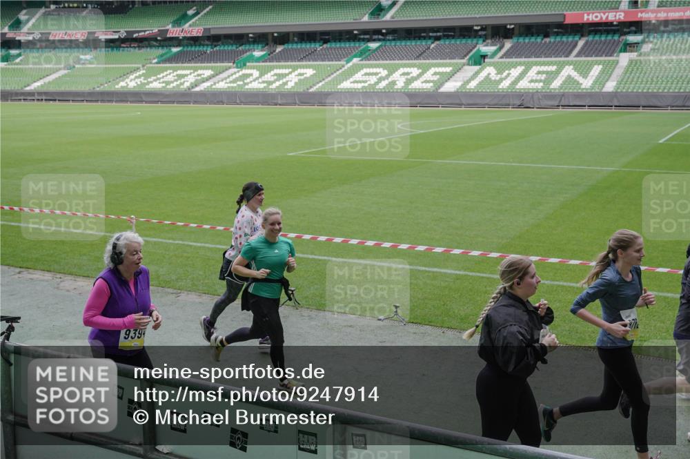 05.10.2025 - 20. swb-Marathon Bremen Michael Burmester http://msf.ph/oto/9247914 05.10.2025 10:38:53 Laufen im Stadion 7199, 7788, 8123, 8574, 9182, 9184, 9229, 9235, 9269, 9300, 9322, 9324, 9331, 9335, 9379, 9394, 9398, 9409, 9432, 9498, 9628, 9647, 9660, 9684, 9707, 9750, 9752, 9765, 9771, 9782, 9846, 9850, 9890, 9915, 9927, 9940, 9978, 9998, 10106, 10142, 10167, 10205, 10213, 10255, 10258, 10297, 10404, 10405, 10439, 10446, 10478, 10483, 10498, 10511, 10529, 10530, 10551, 10557, 10623, 10678, 10734, 10803, 10804, 10825, 10853, 9189, 9210, 9468, 9486, 9813, 9858, 10033, 10056, 10098 meine-sportfotos.de