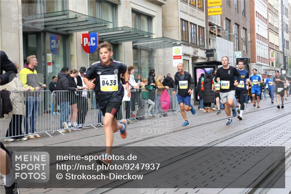 05.10.2025 - 20. swb-Marathon Bremen Strokosch-Dieckow http://msf.ph/oto/9247937 05.10.2025 10:52:27 Ziel 9187, 9209, 9214, 9284, 9439, 9501, 9517, 9581, 9830, 9918, 9985, 10308, 10309, 10514, 10548, 10779, 10833, 10955, 10997, 11012, 11382, 11417, 11587, 11722, 9187, 9209, 9214, 9284, 9439, 9501, 9517, 9581, 9830, 9918, 9985, 10308, 10309, 10514, 10548, 10779, 10833, 10955, 10997, 11012, 11382, 11417, 11587, 11722 meine-sportfotos.de