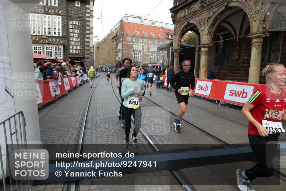 05.10.2025 - 20. swb-Marathon Bremen Yannick Fuchs http://msf.ph/oto/9247941 05.10.2025 10:52:39 Ziel 8888, 9172, 9439, 9903, 10241, 10327, 10388, 10608, 11283, 11387, 11413, 11528 meine-sportfotos.de