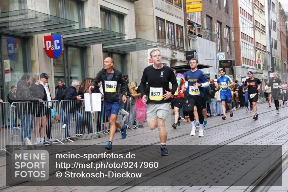 05.10.2025 - 20. swb-Marathon Bremen Strokosch-Dieckow http://msf.ph/oto/9247960 05.10.2025 10:52:28 Ziel 9187, 9209, 9214, 9284, 9439, 9501, 9517, 9581, 9830, 9918, 9985, 10064, 10308, 10309, 10514, 10548, 10779, 10833, 10955, 10997, 11012, 11382, 11417, 11587, 11722, 9187, 9209, 9214, 9284, 9439, 9501, 9517, 9581, 9830, 9918, 9985, 10064, 10308, 10309, 10514, 10548, 10779, 10833, 10955, 10997, 11012, 11382, 11417, 11587, 11722 meine-sportfotos.de