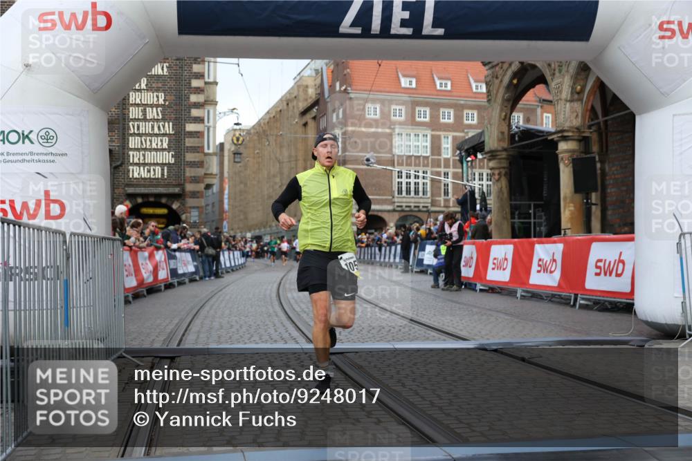 05.10.2025 - 20. swb-Marathon Bremen Yannick Fuchs http://msf.ph/oto/9248017 05.10.2025 10:43:52 Ziel 9270, 10559 meine-sportfotos.de
