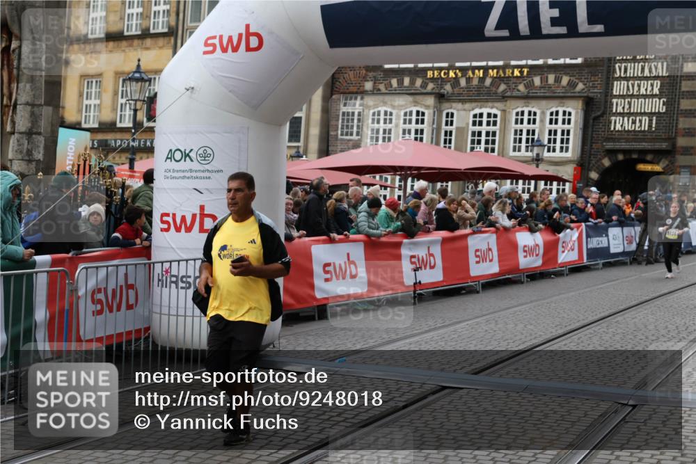 05.10.2025 - 20. swb-Marathon Bremen Yannick Fuchs http://msf.ph/oto/9248018 05.10.2025 11:12:33 Ziel 9373, 9374, 10899, 11535 meine-sportfotos.de