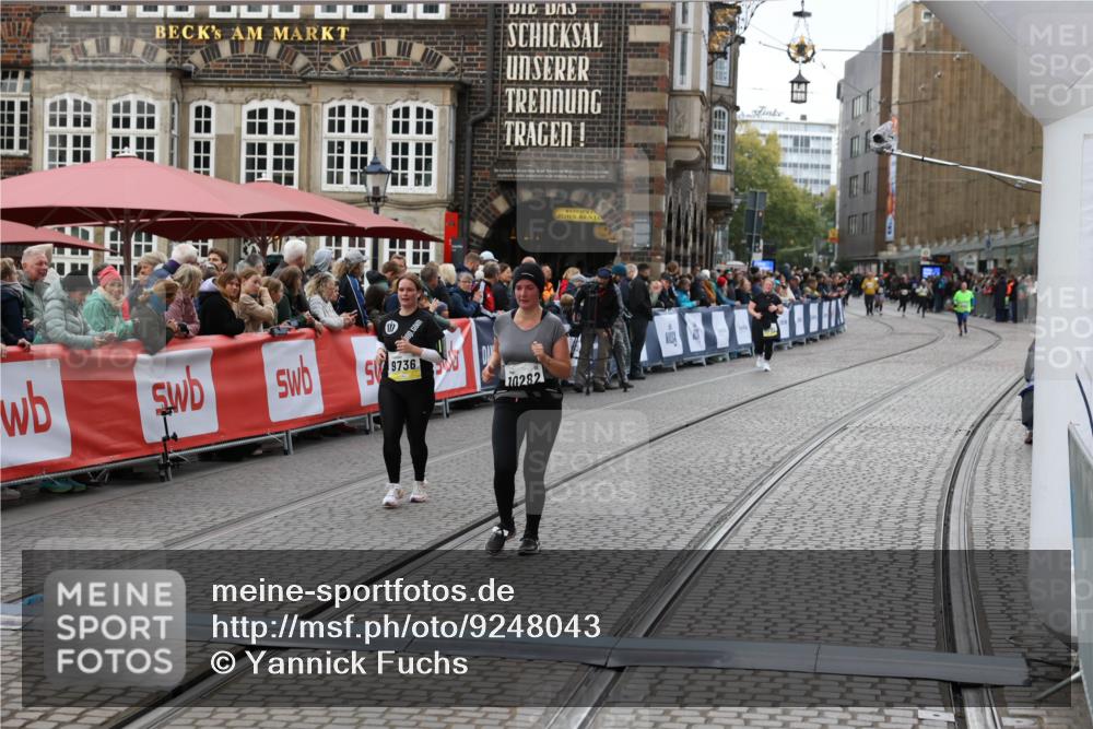 05.10.2025 - 20. swb-Marathon Bremen Yannick Fuchs http://msf.ph/oto/9248043 05.10.2025 11:12:36 Ziel 9736, 10282, 11535 meine-sportfotos.de