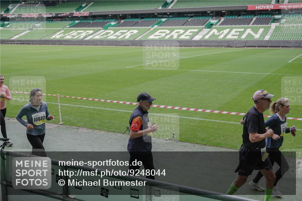 05.10.2025 - 20. swb-Marathon Bremen Michael Burmester http://msf.ph/oto/9248044 05.10.2025 10:38:58 Laufen im Stadion 7199, 7788, 8123, 9182, 9184, 9229, 9235, 9269, 9300, 9322, 9324, 9331, 9335, 9379, 9394, 9398, 9409, 9628, 9660, 9668, 9707, 9750, 9752, 9765, 9771, 9782, 9850, 9890, 9915, 9927, 9940, 9978, 9998, 10106, 10142, 10167, 10205, 10213, 10255, 10258, 10297, 10371, 10404, 10405, 10439, 10446, 10478, 10483, 10498, 10511, 10529, 10530, 10551, 10557, 10623, 10734, 10803, 10804, 10853, 9189, 9210, 9468, 9486, 9813, 9858, 10033, 10056, 10098 meine-sportfotos.de