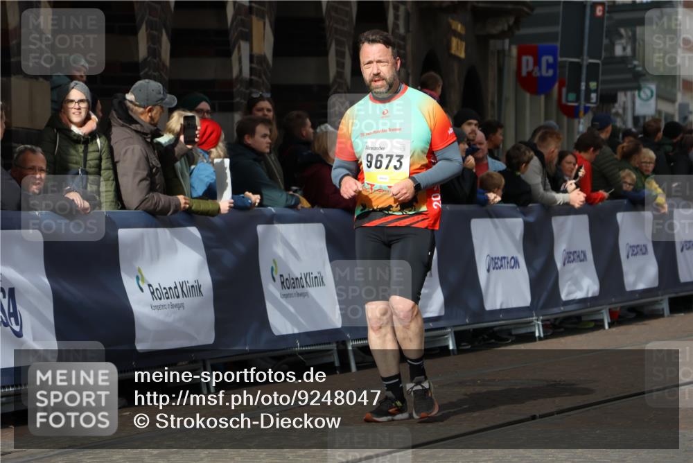 05.10.2025 - 20. swb-Marathon Bremen Strokosch-Dieckow http://msf.ph/oto/9248047 05.10.2025 10:59:48 Ziel 9378, 9473, 9673, 11582 meine-sportfotos.de