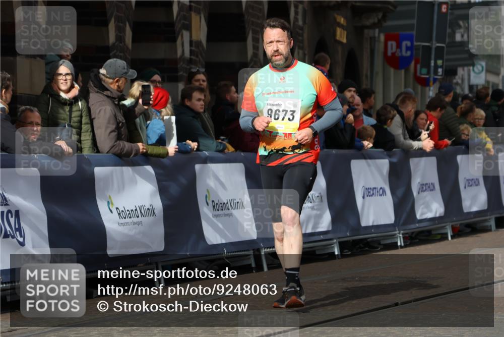 05.10.2025 - 20. swb-Marathon Bremen Strokosch-Dieckow http://msf.ph/oto/9248063 05.10.2025 10:59:48 Ziel 9378, 9473, 9673, 11582 meine-sportfotos.de