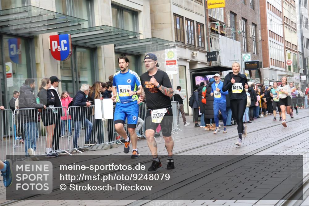 05.10.2025 - 20. swb-Marathon Bremen Strokosch-Dieckow http://msf.ph/oto/9248079 05.10.2025 10:52:32 Ziel 9187, 9209, 9214, 9284, 9501, 9517, 9581, 9650, 9830, 9918, 9985, 10064, 10308, 10309, 10514, 10539, 10779, 10833, 10955, 10997, 11012, 11259, 11382, 11398, 11411, 11417, 11450, 11587, 11722, 9187, 9209, 9214, 9284, 9501, 9517, 9581, 9650, 9830, 9918, 9985, 10064, 10308, 10309, 10514, 10539, 10779, 10833, 10955, 10997, 11012, 11382, 11398, 11417, 11450, 11587, 11722 meine-sportfotos.de