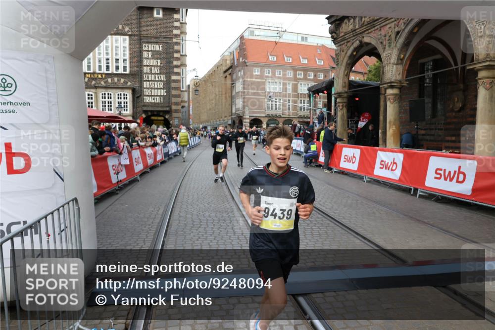 05.10.2025 - 20. swb-Marathon Bremen Yannick Fuchs http://msf.ph/oto/9248094 05.10.2025 10:52:43 Ziel 8888, 9209, 9439, 9903, 10327, 10388, 10548, 10608, 11283, 11387, 11413 meine-sportfotos.de