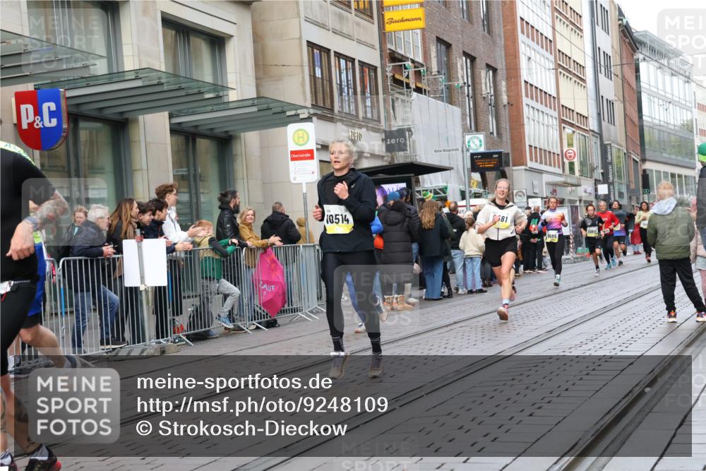 05.10.2025 - 20. swb-Marathon Bremen Strokosch-Dieckow http://msf.ph/oto/9248109 05.10.2025 10:52:33 Ziel 9187, 9214, 9284, 9501, 9517, 9581, 9650, 9830, 9918, 9985, 10064, 10308, 10309, 10514, 10539, 10779, 10833, 10955, 10997, 11012, 11259, 11382, 11398, 11411, 11417, 11450, 11587, 11722, 9187, 9214, 9284, 9501, 9517, 9581, 9650, 9830, 9918, 9985, 10064, 10308, 10309, 10514, 10539, 10779, 10833, 10955, 10997, 11012, 11382, 11398, 11417, 11450, 11587, 11722 meine-sportfotos.de