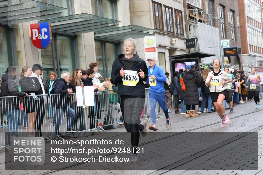 05.10.2025 - 20. swb-Marathon Bremen Strokosch-Dieckow http://msf.ph/oto/9248121 05.10.2025 10:52:33 Ziel 9187, 9214, 9284, 9501, 9517, 9581, 9650, 9830, 9918, 9985, 10064, 10308, 10309, 10514, 10539, 10779, 10833, 10955, 10997, 11012, 11259, 11382, 11398, 11411, 11417, 11450, 11587, 11722, 9187, 9214, 9284, 9501, 9517, 9581, 9650, 9830, 9918, 9985, 10064, 10308, 10309, 10514, 10539, 10779, 10833, 10955, 10997, 11012, 11382, 11398, 11417, 11450, 11587, 11722 meine-sportfotos.de