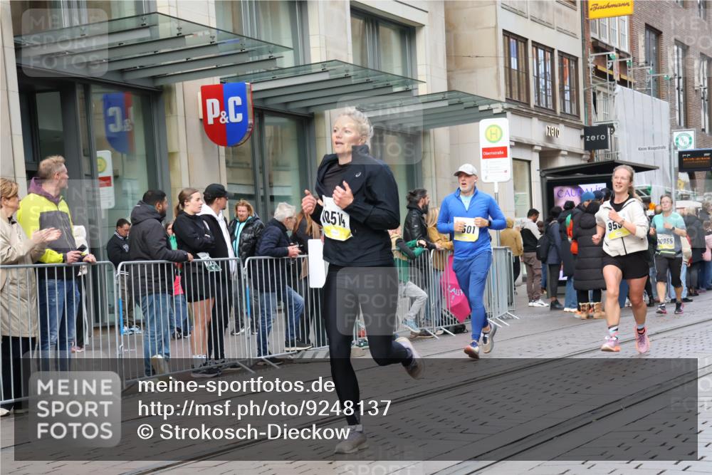 05.10.2025 - 20. swb-Marathon Bremen Strokosch-Dieckow http://msf.ph/oto/9248137 05.10.2025 10:52:34 Ziel 9187, 9214, 9284, 9501, 9517, 9581, 9650, 9830, 9918, 9985, 10064, 10128, 10308, 10309, 10514, 10539, 10779, 10833, 10955, 10997, 11012, 11259, 11382, 11398, 11411, 11417, 11450, 11587, 11722, 9187, 9214, 9284, 9501, 9517, 9581, 9650, 9830, 9918, 9985, 10064, 10128, 10308, 10309, 10514, 10539, 10779, 10833, 10955, 10997, 11012, 11382, 11398, 11417, 11450, 11587, 11722 meine-sportfotos.de